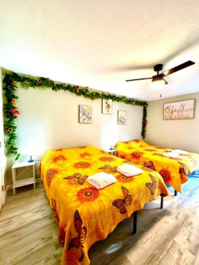 Fun-Filled Retreat Near Six Flags For 15 People